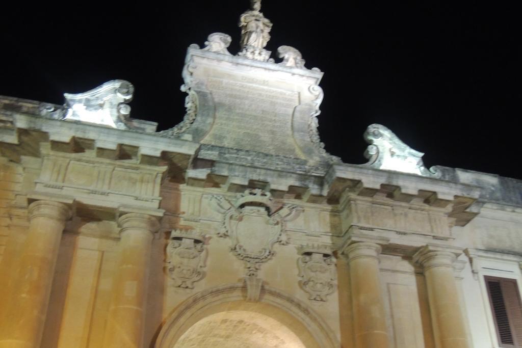 Barocco.Oberdan Panzió Lecce Kültér fotó